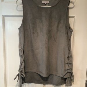 1.STATE SIZE S faux suede top